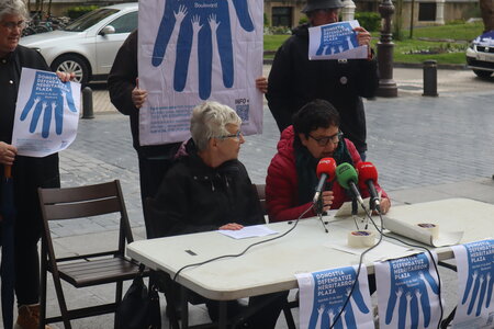 24/04/2024 Rueda de prensa Donostia Defendatuz Herritarron Plaza, IMG_1523